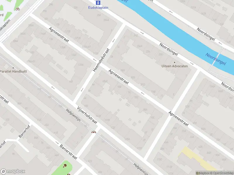 Ambulance met gepaste spoed naar de Agniesestraat in Rotterdam