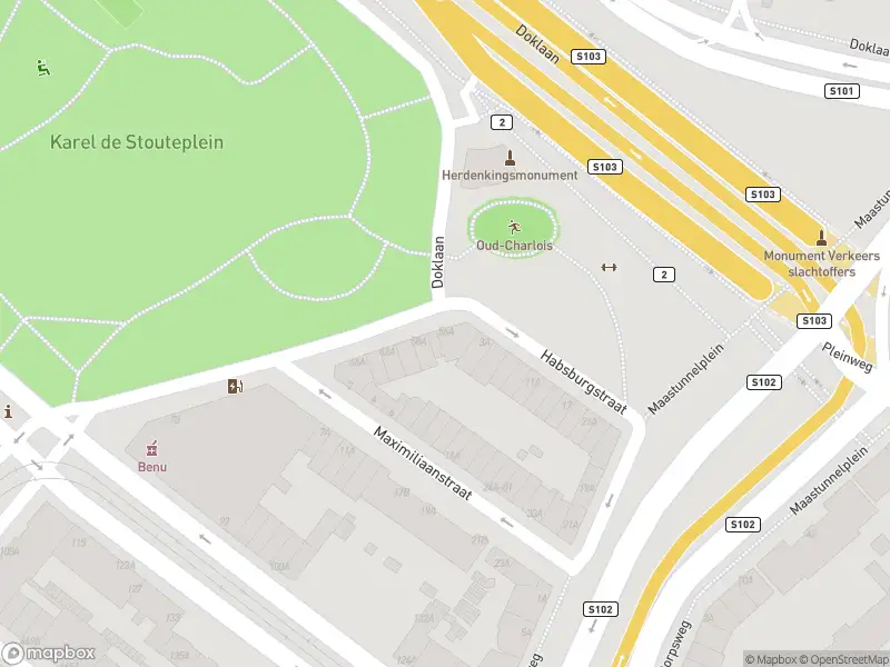 Ambulance met gepaste spoed naar de Habsburgstraat in Rotterdam