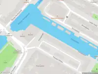 Ambulance met grote spoed naar de Plantagekade in Amsterdam