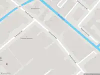 Politie met grote spoed naar de Industriestraat in Naaldwijk vanwege ongeval met letsel