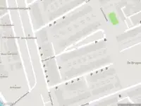Ambulance met gepaste spoed naar de Engelsestraat in Delft