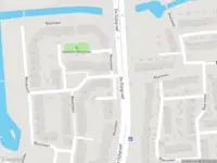Ambulance met grote spoed naar de Wezelveen in Spijkenisse