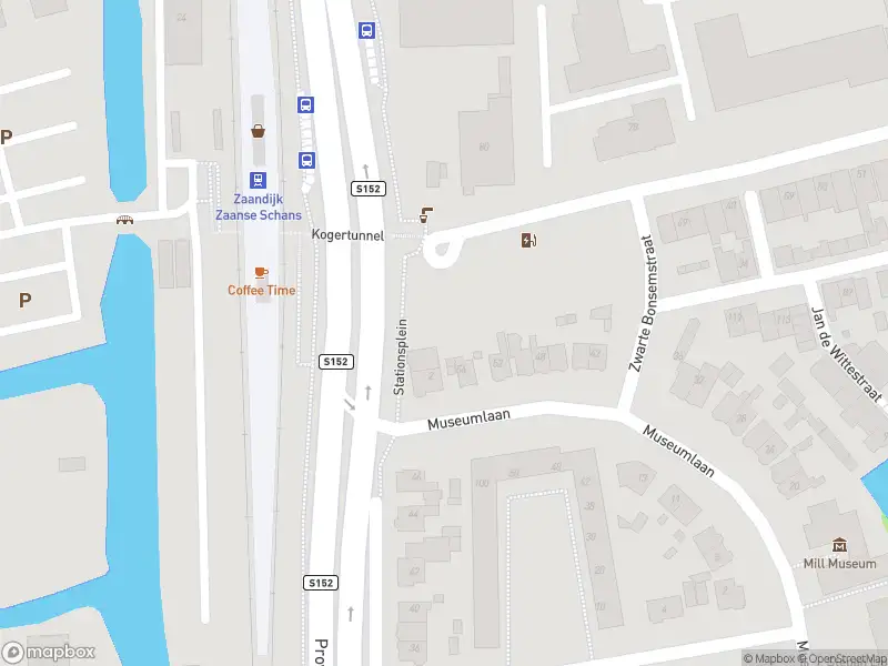 Ambulance naar de Stationsplein in Koog aan de Zaan vanwege ongeval met letsel