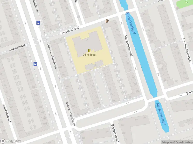 Ambulance met grote spoed naar de Lanakenstraat in Amsterdam