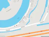 Ambulance met gepaste spoed naar de Bergse Linker Rottekade in Rotterdam