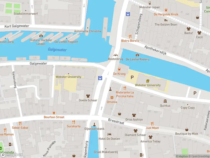 Ambulance met gepaste spoed naar de Kort Rapenburg in Leiden