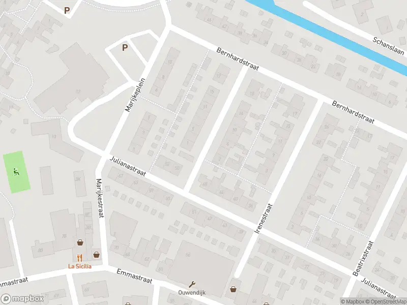 Ambulance met grote spoed naar de Margrietstraat in Rozenburg