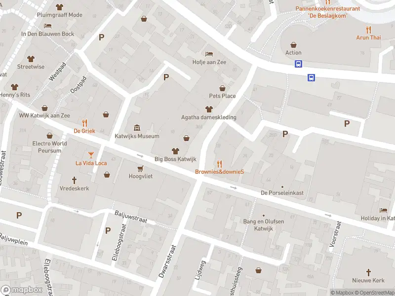 Ambulance met grote spoed naar de Noordeinde in Katwijk