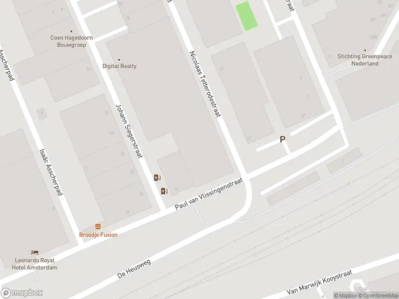 Ambulance met grote spoed naar de Paul van Vlissingenstraat in Amsterdam