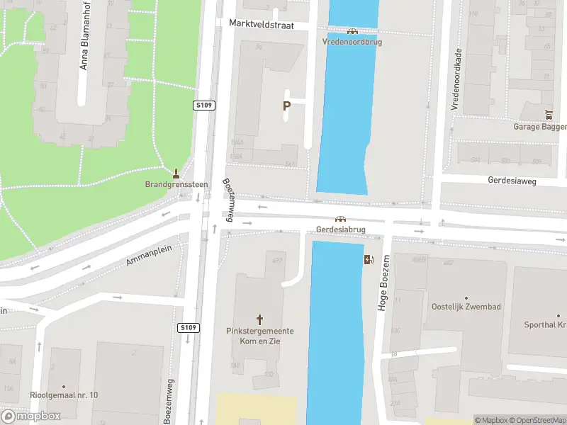 Ambulance met grote spoed naar de Gerdesiaweg in Rotterdam