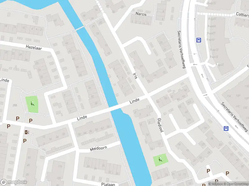 Ambulance met grote spoed naar de Iris in Naaldwijk