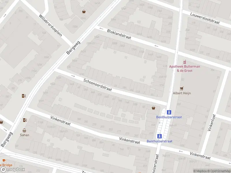 Ambulance met grote spoed naar de Schoonoordstraat in Rotterdam