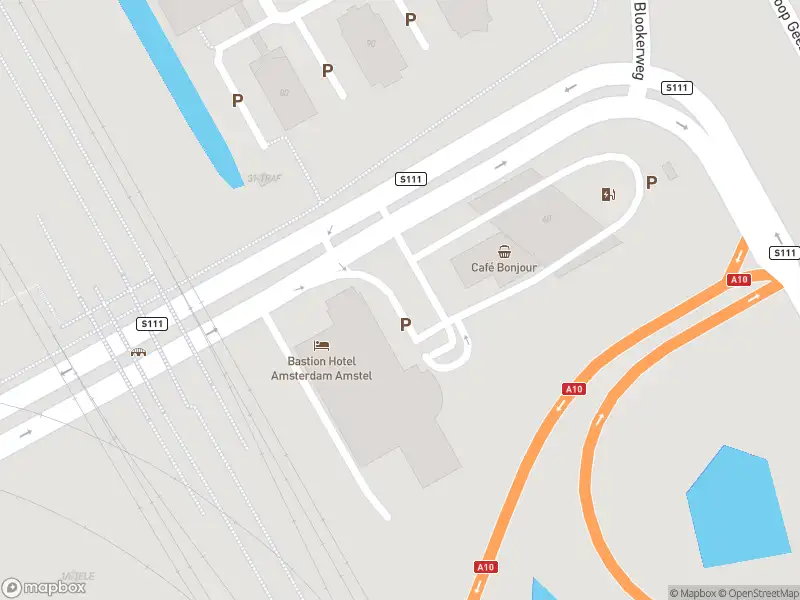 Ambulance met gepaste spoed naar de Verlengde Van Marwijk Kooystraat in Amsterdam-Duivendrecht