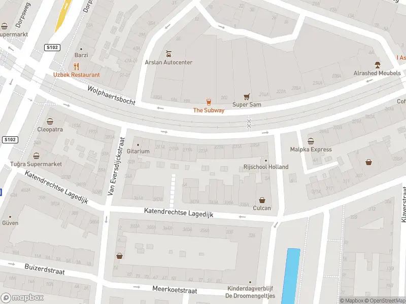 Ambulance met grote spoed naar de Wolphaertsbocht in Rotterdam