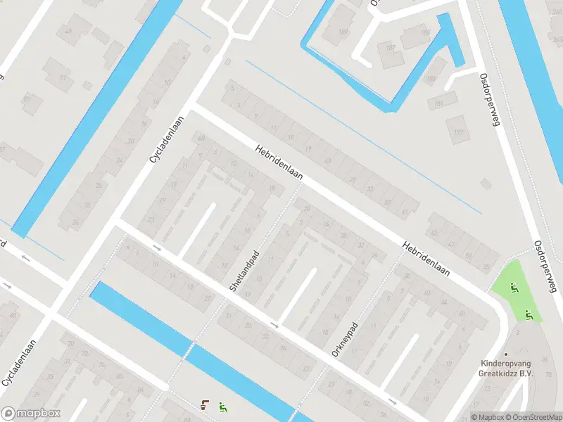 Ambulance met grote spoed naar de Shetlandpad in Amsterdam