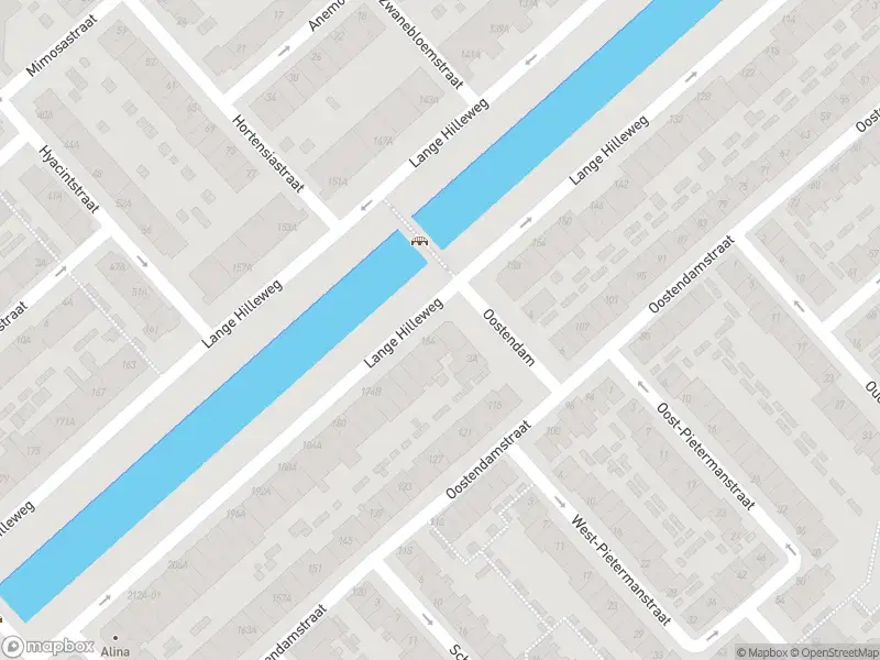 Ambulance met gepaste spoed naar de Lange Hilleweg in Rotterdam