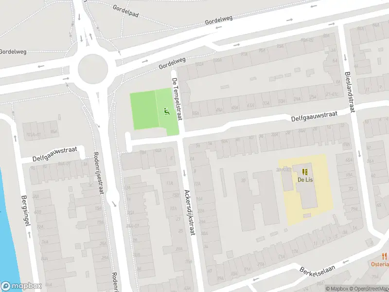 Ambulance met grote spoed naar de Delfgaauwstraat in Rotterdam