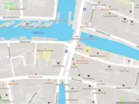 Ambulance met gepaste spoed naar de Kort Rapenburg in Leiden