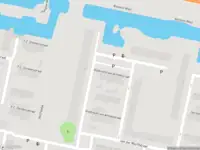 Ambulance met grote spoed naar de Gijsbrecht van Amstelstraat in Vlaardingen