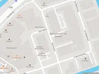 Ambulance met gepaste spoed naar de Zuidermolenweg in Amsterdam