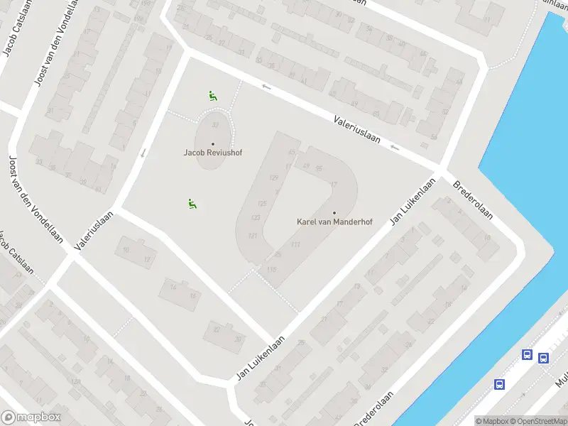 Traumahelikopter met grote spoed naar de Karel van Manderhof in Uithoorn