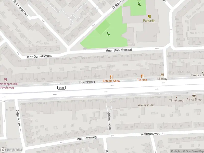 Ambulance met grote spoed naar de Strevelsweg in Rotterdam