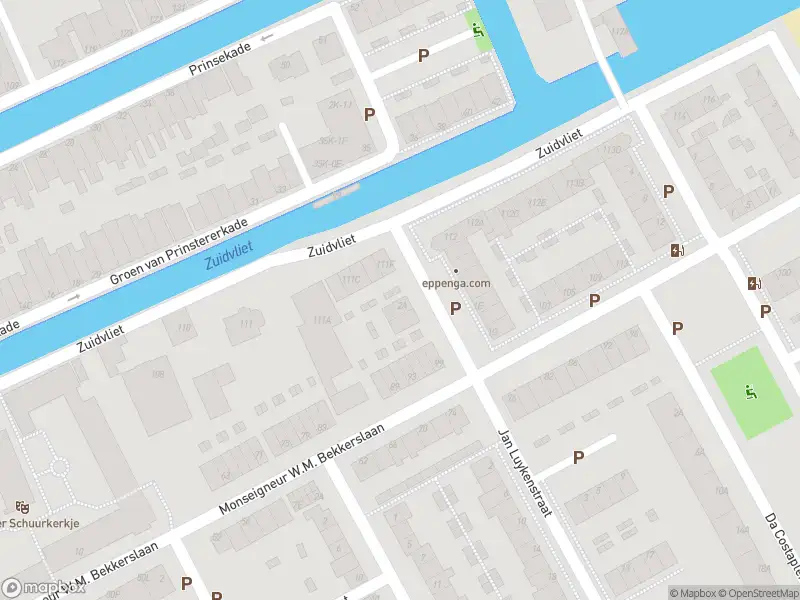 Ambulance met grote spoed naar de Jan Luykenstraat in Maassluis