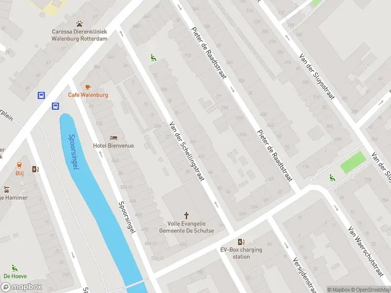 Ambulance met gepaste spoed naar de Van der Schellingstraat in Rotterdam