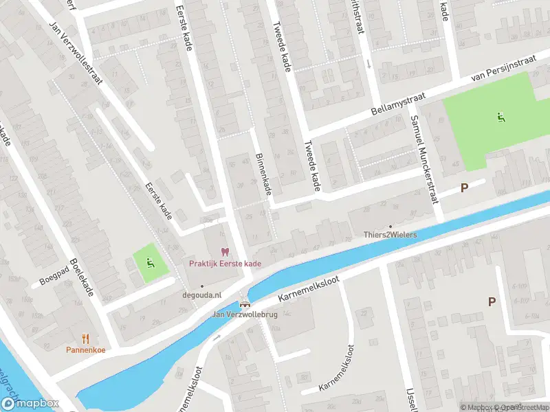 Ambulance met grote spoed naar de Binnenkade in Gouda