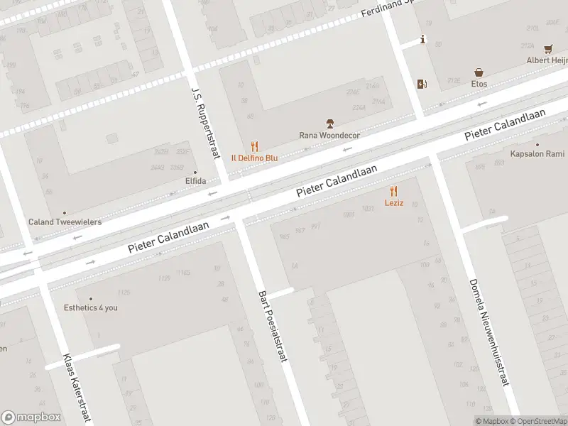 Ambulance met grote spoed naar de Bart Poesiatstraat in Amsterdam