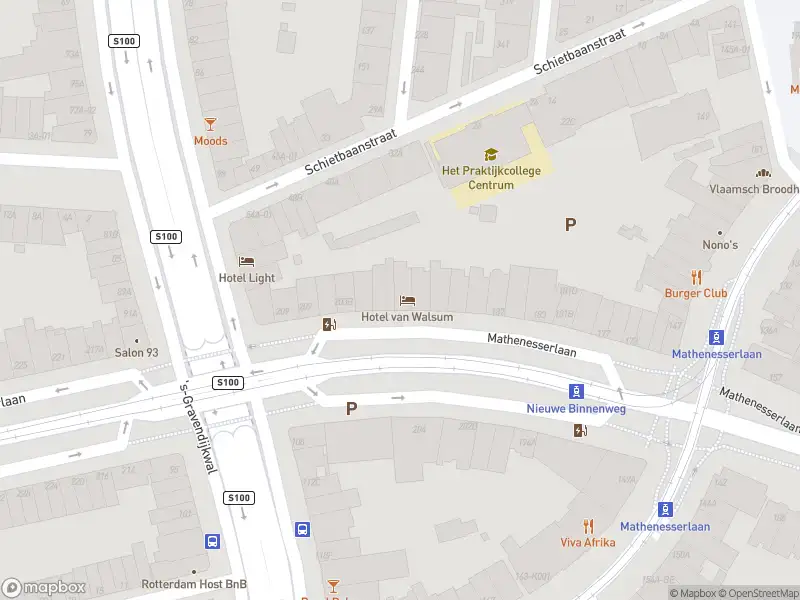 Ambulance met grote spoed naar de Mathenesserlaan in Rotterdam