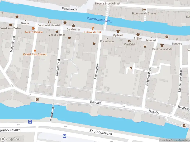 Ambulance met grote spoed naar de Pelserstraat in Dordrecht