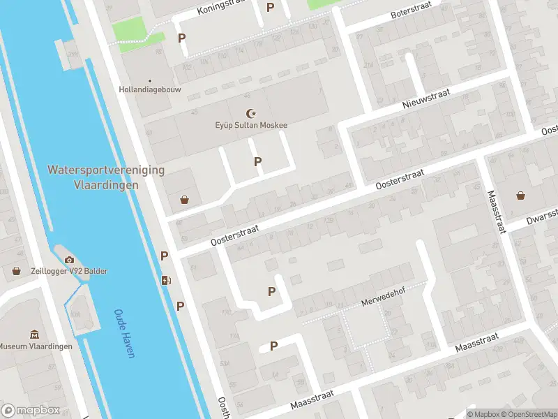 Ambulance met grote spoed naar de Oosterstraat in Vlaardingen