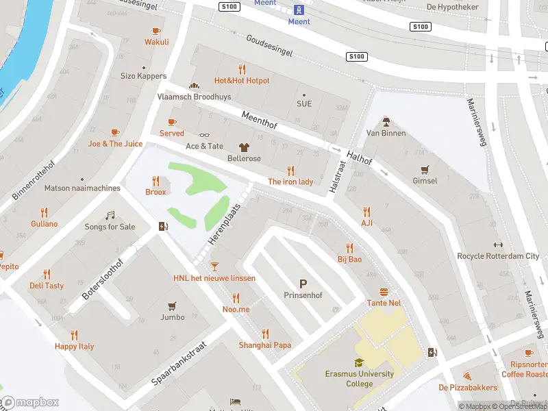 Ambulance met gepaste spoed naar de Pannekoekstraat in Rotterdam