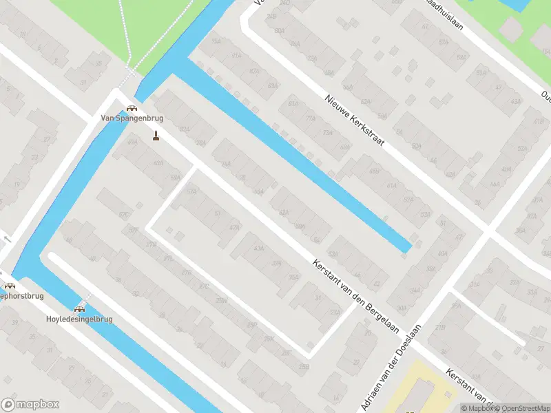 Ambulance met gepaste spoed naar de Kerstant van den Bergelaan in Rotterdam