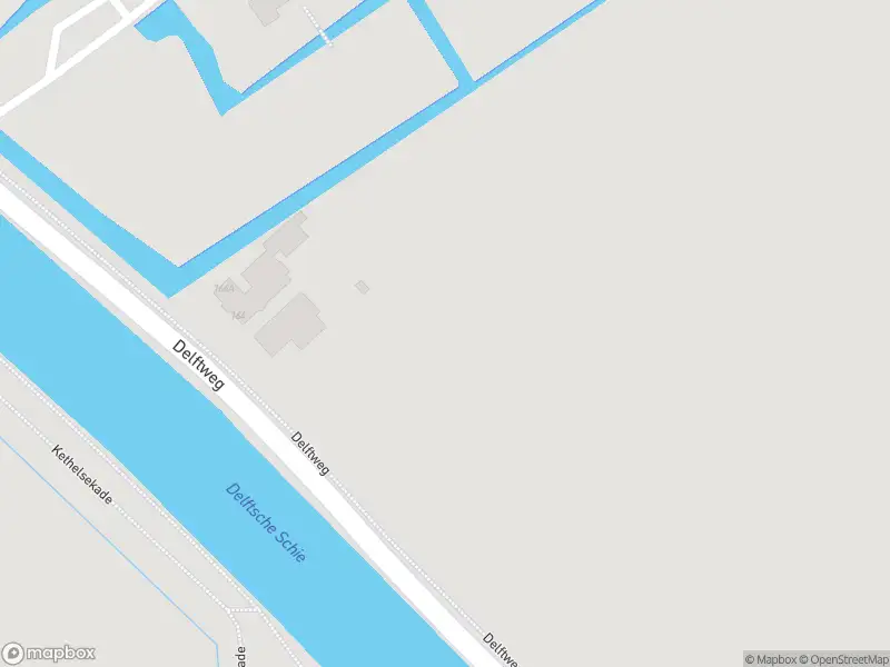 Ambulance met grote spoed naar de Delftweg in Rotterdam