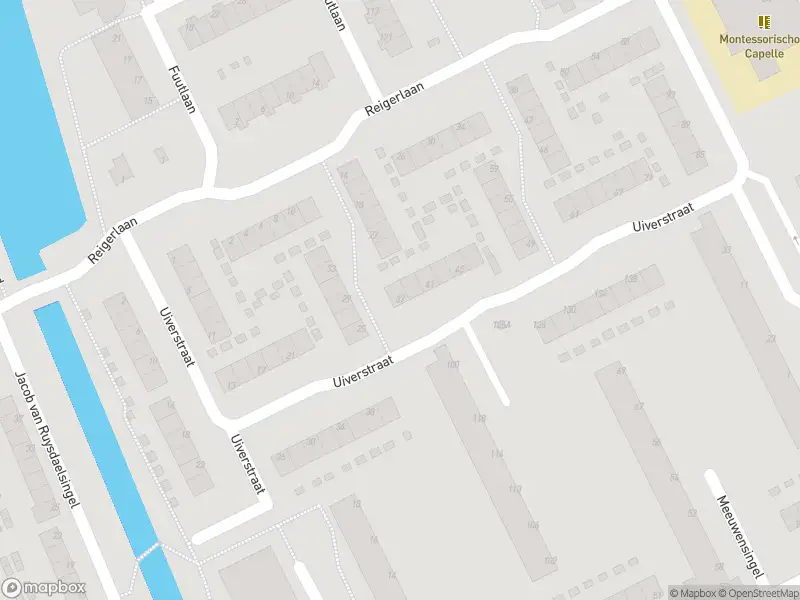 Ambulance met grote spoed naar de Uiverstraat in Capelle aan den IJssel