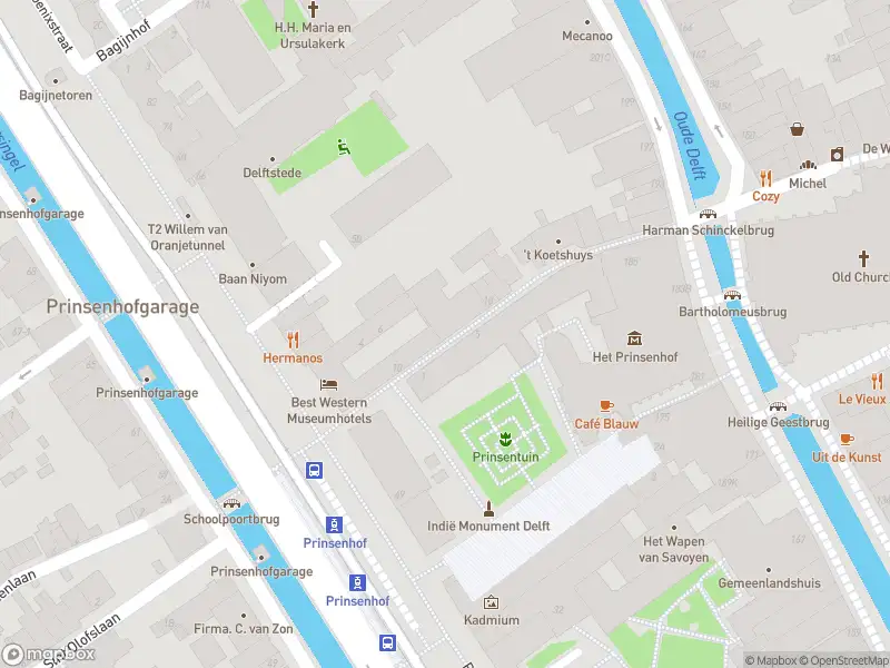 Ambulance met gepaste spoed naar de Schoolstraat in Delft