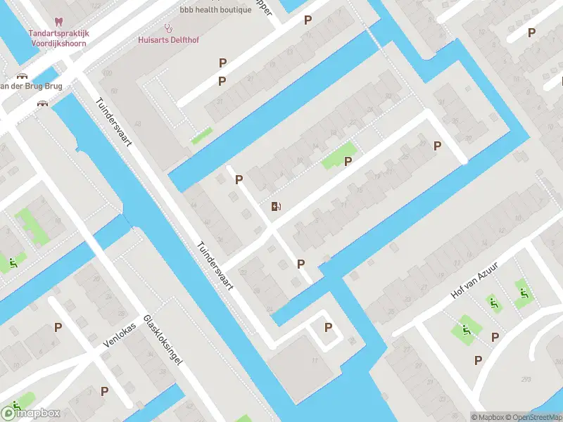 Ambulance met grote spoed naar de Kniekas in Delft