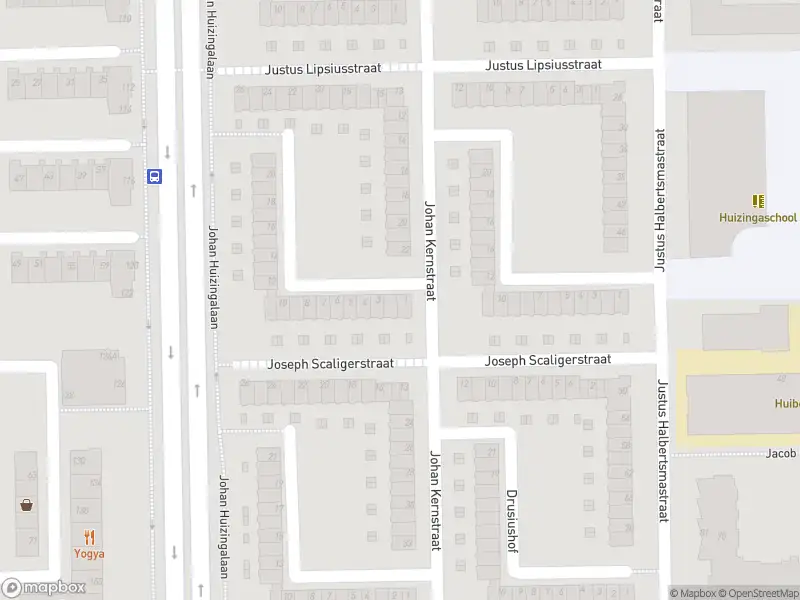 Ambulance met gepaste spoed naar de Albert Schultenshof in Amsterdam