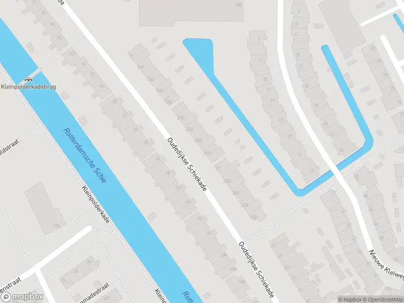 Ambulance met grote spoed naar de Oudedijkse Schiekade in Rotterdam