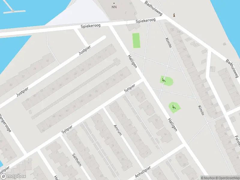 Ambulance met grote spoed naar de Syltpier in Zaandam