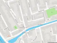 Ambulance met grote spoed naar de Binnenkade in Gouda