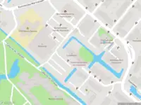 Ambulance met grote spoed naar de Lindepad in Voorschoten