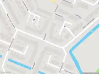 Ambulance met grote spoed naar de Burchtpad in Hellevoetsluis