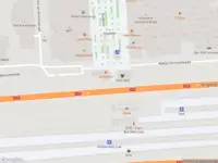 Ambulance met grote spoed naar de Zuidplein in Amsterdam