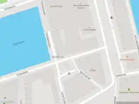 Ambulance met grote spoed naar de Kratonkade in Rotterdam