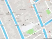 Ambulance met grote spoed naar de Huyterstraat in Delft