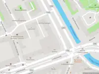 Ambulance met grote spoed naar de Noord West Buitensingel in 's-Gravenhage