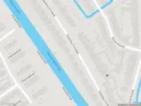 Ambulance met grote spoed naar de Oudedijkse Schiekade in Rotterdam